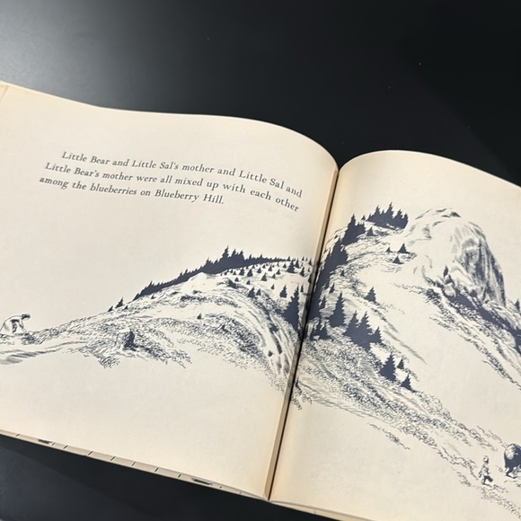 Blueberries for Sal by Robert McCloskey - Vintage Softcover Children’s Book - Picture 10 of 11